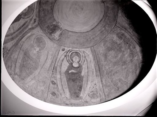 C 153: Hohe Kuppel mit stehenden Buddhas