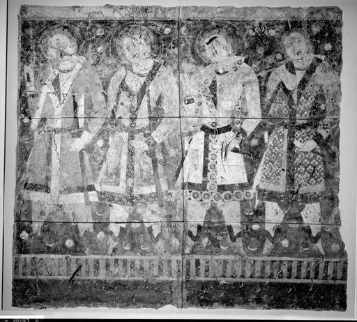 C 155: Vier tocharische Stifter mit Schwertern und Dolchen