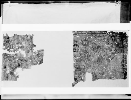 C 69: Zwei Fragmente von einer Tempelfahne mit dem tausendarmigen Avalokiteśvara