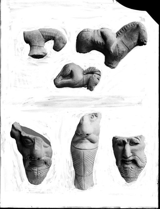 C 77: Sechs Teile von Figuren, Gesichtern, Tieren aus Ton