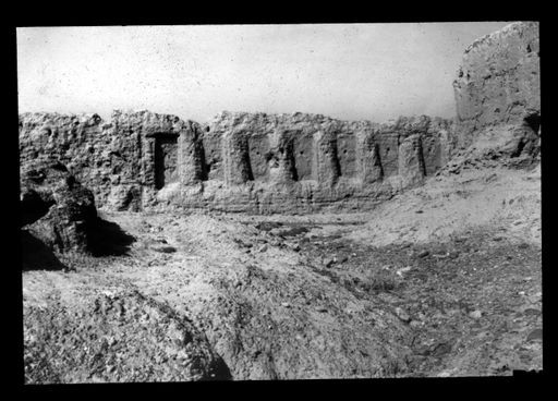 T 111: Stūpa der Oststadt Umfassungsmauer des Stūpa-Tempels