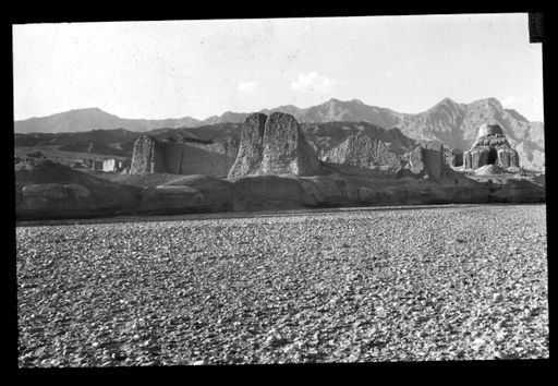 T 112: Großer Stūpa-Tempel in der Weststadt mit hoher Umfassungsmauer
