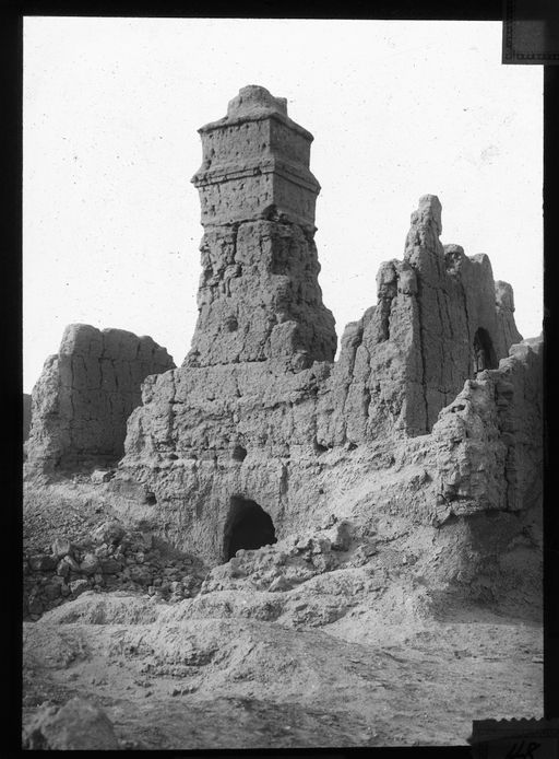 T 145: Pfeilertempel westlich der inneren Mauer