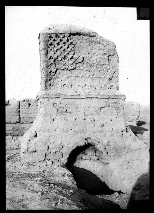 T 149: Stūpa aus der großen nördlichen Stūpa-Gruppe mit Kleeblattmuster