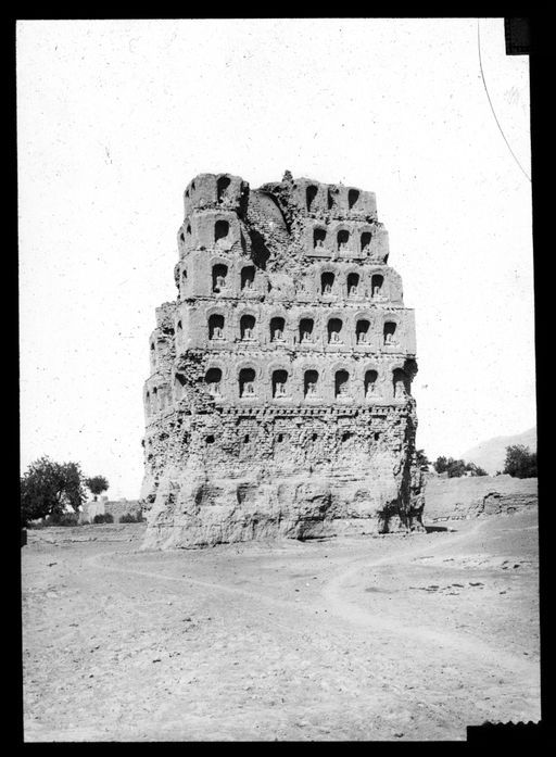 T156: Pfeilertempel mit Buddhanischen in Sirkip