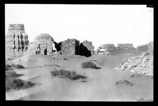 T 157: Kuppelbau und Tempelpfeiler 15 km südlich von Khocho