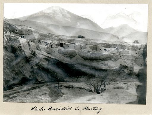 T172: Hauptterrasse Blick von weit her über den Fluss (T_172_pos.jpg)