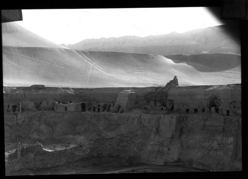 T 173: Bizarre Landschaft der Flammenden Berge über dem Südende der Haupterrasse