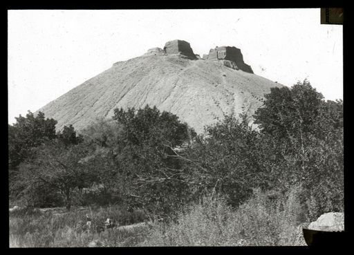 T 182: Buddhistische Tempelruinen auf dem Hügel, Nordseite