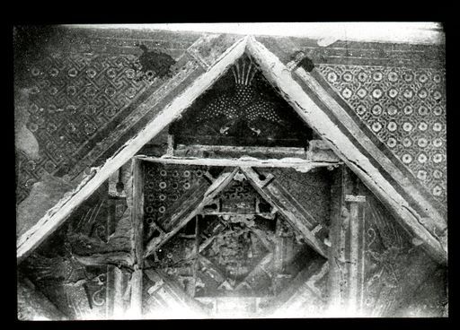 T 188: Laternendecke mit gemalten Verzierungen auf Stuck (?) der Kassetten und Holzbalken, Doppeladler in vier Kassettenfeldern. Vermutlich Foto Pelliot