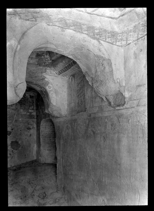 T 194: Malerei im rückwärtigen Teil einer Kulthöhle: Kleeblattfriese an der Decke und Buddhas in Mandorla an den Wänden