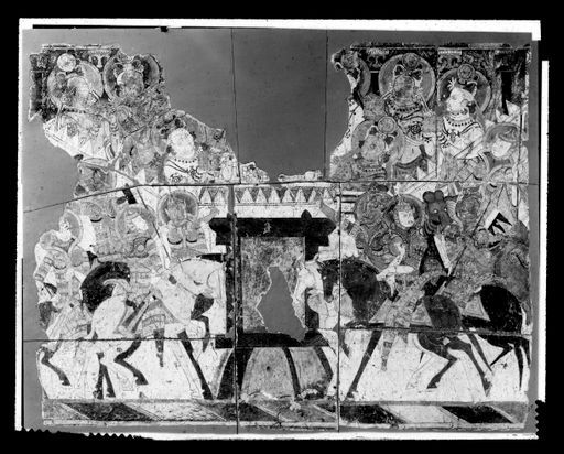 T 220: Reliquienverteilung: Reiter verschiedener Heere versammeln sich vor dem Stadttor, der (hier fehlende) Brahmane Droṇa hat schon die Asche des Buddha verteilt.