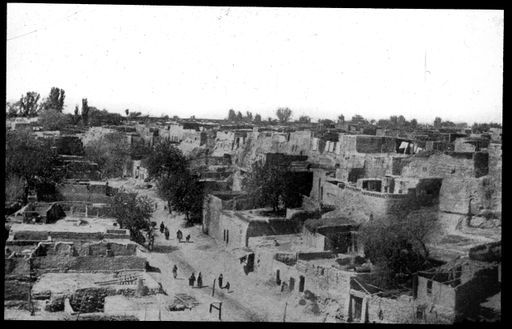 T 25: Straße in Kashgar, Blick von oben auf einen Stadtteil, Fremdfoto (?)