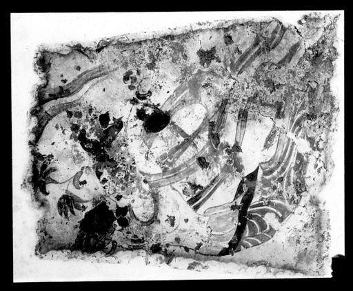 T 282: Fliegende Gottheit mit Blütenschale und wehenden Bändern