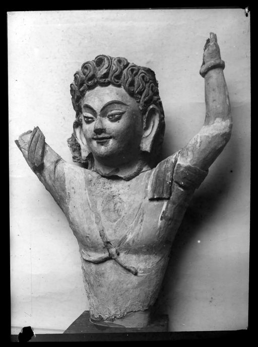 T 287: Büste eines blauen Dämon mit erhobenen Armen