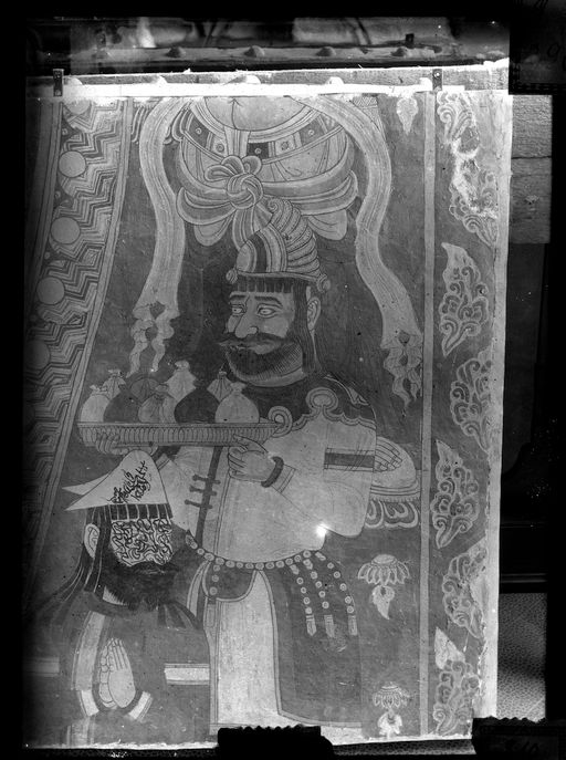 T 296: Detail der Praṇidhi-Szene Nr.14: Gabenträger (Sassanide?), (einzelne Gemäldeplatte)