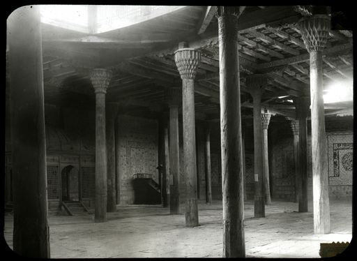 T 32: Pfeilersaal der Grabmoschee von Komul (Außenansicht siehe T 14)