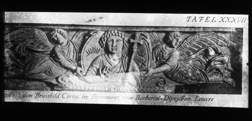 T 343: Vergleichsstück: Brustbild Christi zwischen Nikefiguren, vom Barberini Diptychon, Louvre. Nach Herzfeld , Am Tor von Asien,Christliche Spätantike, Taf. XXXVII