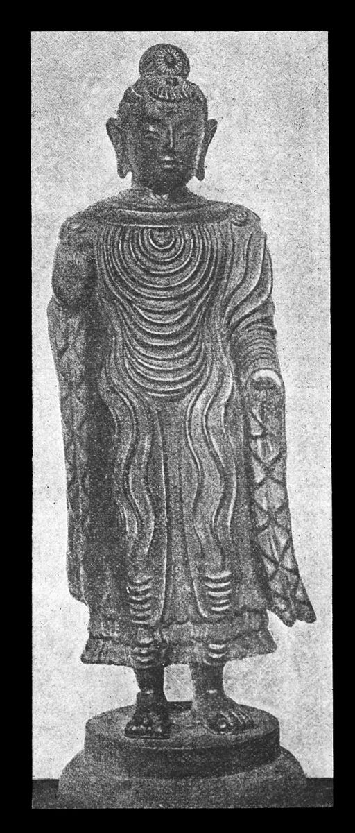 T 355: Chinesischer Buddha stehend, stilisierte Gewandfalten, Museum für Völkerkunde, Berlin