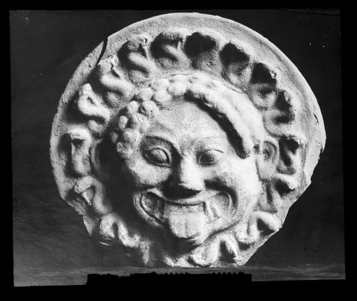 T 359: Vergleichsstück: antikes Gorgonenhaupt Slg Scheurleer, Haag, Terrakotta, Stirnziegel.