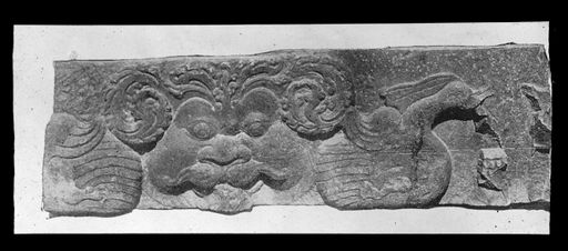 T 367: Vergleichsstück: Kirttimukha mit Gänsen. Sarnath, nach Rupam