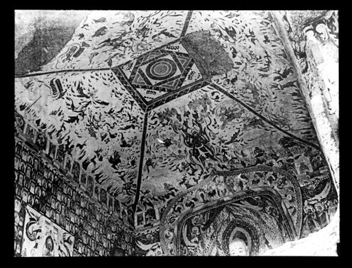 T 373: Vergleichsstück: Zeltdecke mit Laternendecke in der Mitte in Dun Huang Höhle 101