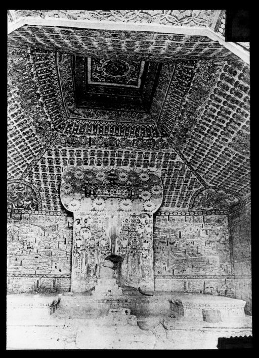 T 377: Vergleichsstück: Zur Entwicklung der schräg ansteigendenden Dächer aus den sassanidischenen Kuppel Tempel 117 Dun Huang. Aus P. Pelliot, Les Grottes de Touen-Houang. IV, Taf. CCVVX