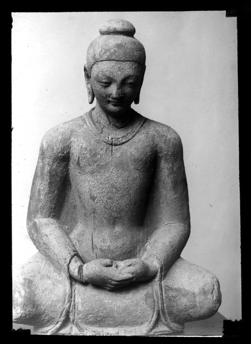 T 409: Statuette eines sitzenden meditierenden Buddha, bemalt und vergoldet