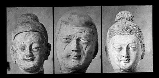 T 413: Drei Köpfe: 1 Buddha ; 1 Mönch ; 1 Buddha