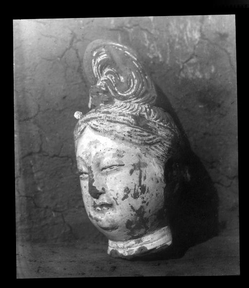 T 427: Kopf mit aufgebundenem Haarschopf ; Profil