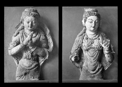 T 445: Halbfiguren eines Gottes und einer Göttin