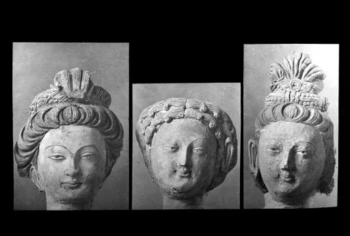 T 446: Drei Köpfe von Devatās