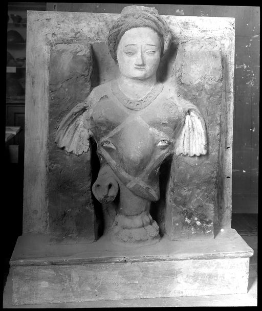 T 453: Elefantenkopfstele, nach der ersten Restaurierung