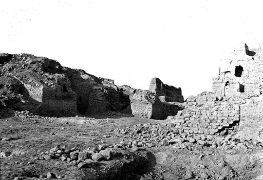 T 463: Doppelturm der Ruine E, Festung und Mauerstück