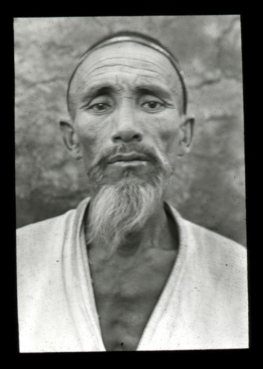 T 52: Idris Aksakal von Kirish ; Kopf