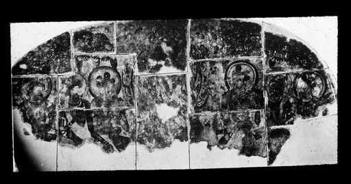 T 596: Aus mehreren Malereiplatten zusammengesetztes großes Gemälde: Bodhisattvas des Tuṣita-Himmels um Maitreya