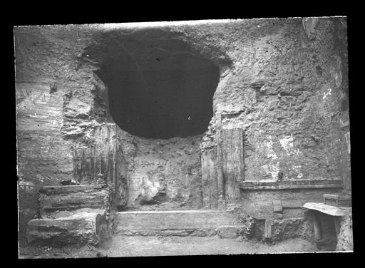 T 637: Vorraum der Cella mit Holzinverntar