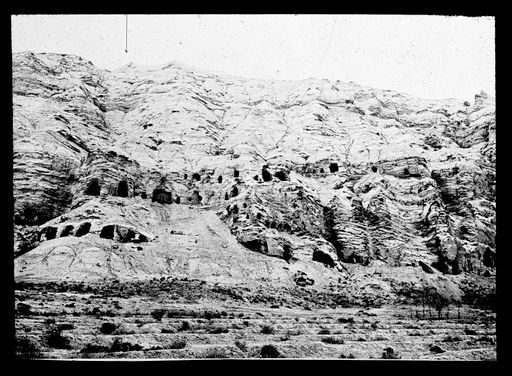 T 639: Blick auf die westlichste Höhlenanlage Übersicht
