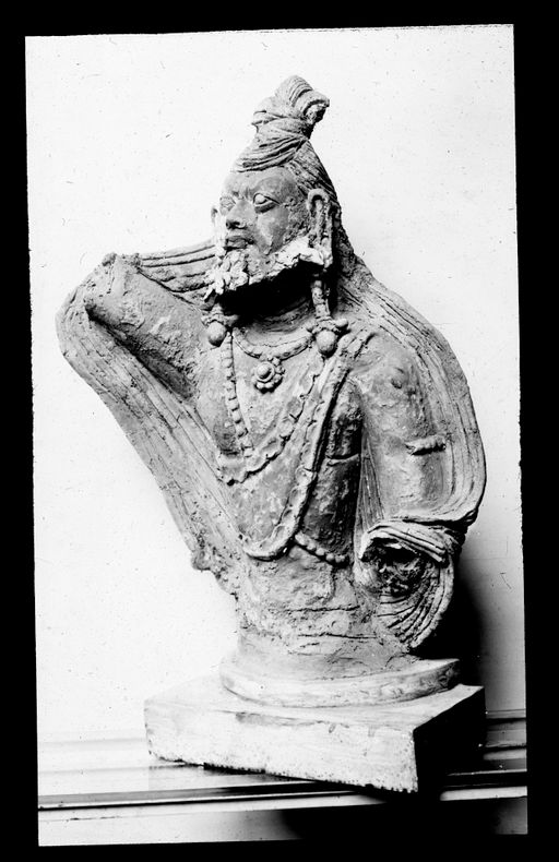 T 647: Brahmane mit erhobenem Arm