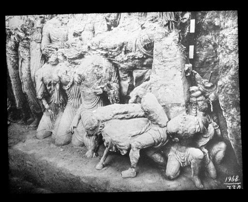 T 683: Lehmskulpturen von Adoranten, Fremdfoto Oldenburg TE 1968-330