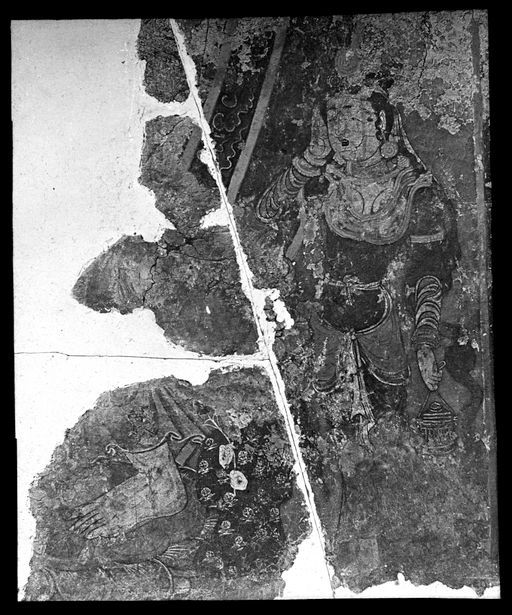 T 684: Frau mit Wassertopf