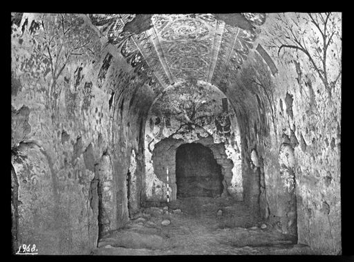 T 686: üppig bemalte Cella mit Tonnegewölbe, Fremdfoto Oldenburg TE 1968-510