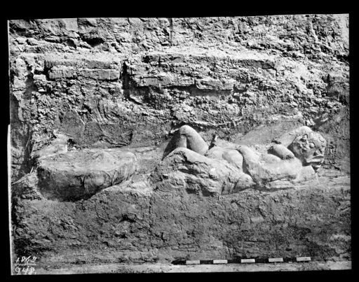 T 690: Liegender Dämon neben einem Lotospodest, Fremdfoto Oldenburg TE 1968-248