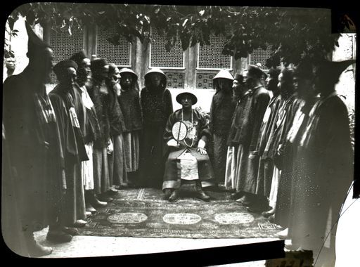T 70: Khotan Amban Audienz beim Amban (hoher Beamter) ; Aufnahme von Albert von Le Coq 1907