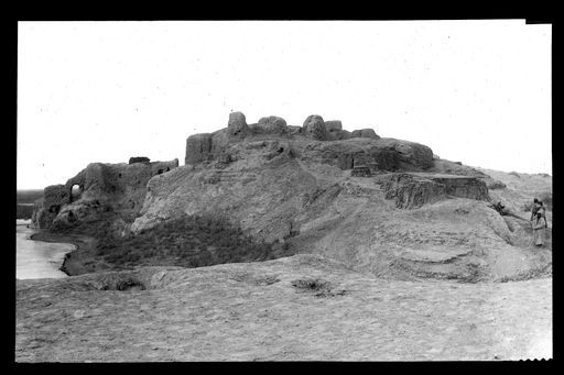 T 90: Festung am Südende des Berges (Detail der Festung)